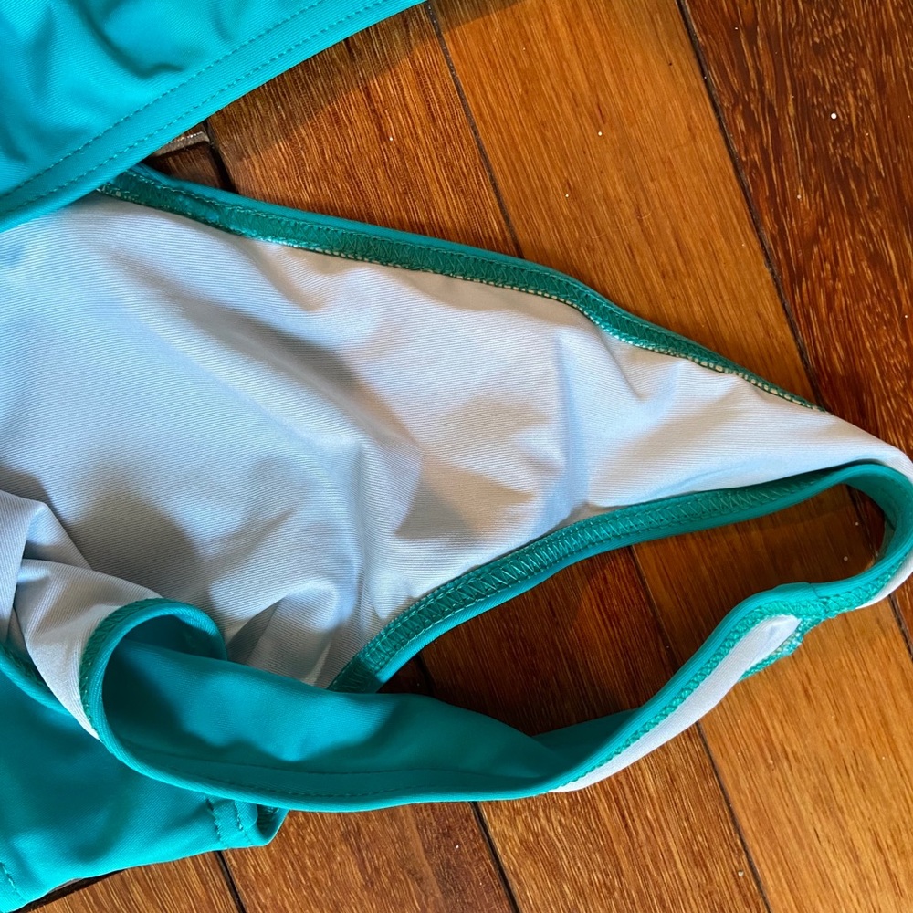 PrettyLittleThing Teal Bikini Top - Picture 7 of 7